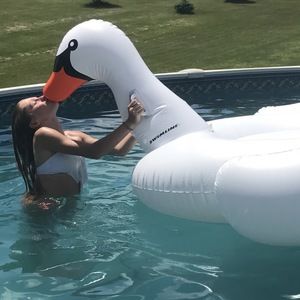 Meet your Posher, Ava